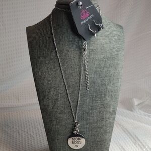 Paparazzi Silver 'Mom Boss' Necklace Set